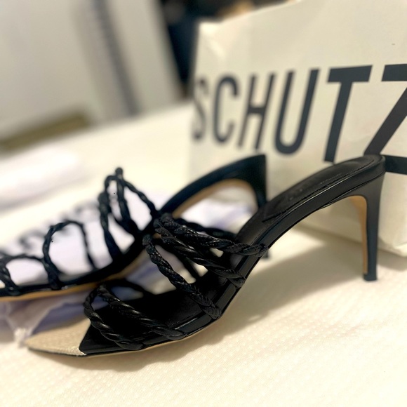 SCHUTZ! BRAND NEW! Black low heeled sandal! - Picture 4 of 4